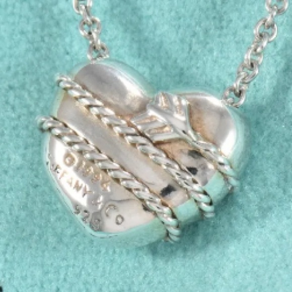 Authentic Tiffany & Co. Vintage 925 Sterling Silver Arrow Heart Pendant Necklace - Picture 5 of 8